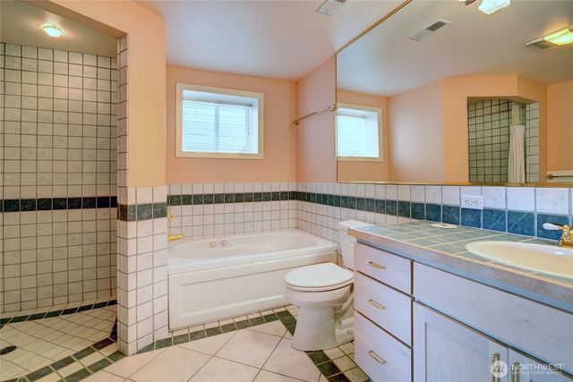 9942 Rainier Avenue S, Seattle, WA 98118