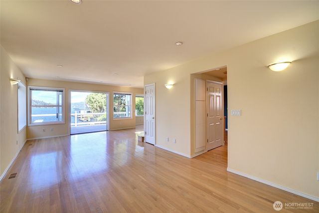 9942 Rainier Avenue S, Seattle, WA 98118