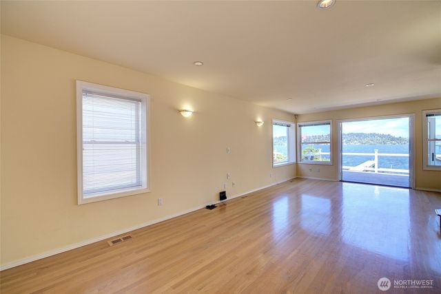 9942 Rainier Avenue S, Seattle, WA 98118