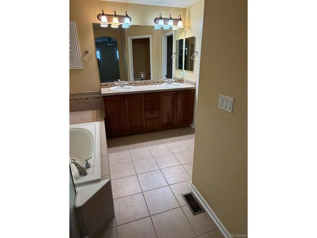 203 Oneida Ct, Denver, CO 80220