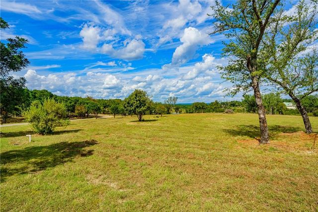 100 & 200 CONTRAILS WAY, Spicewood, TX 78669