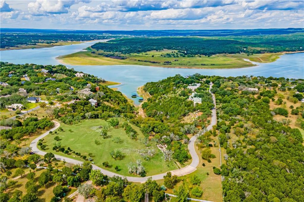 100 & 200 CONTRAILS WAY, Spicewood, TX 78669