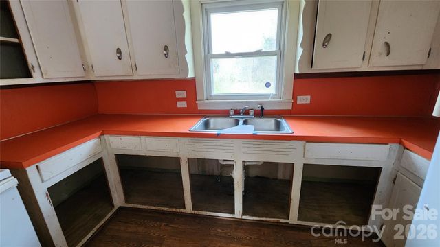 3490 US 70 Highway E, Marion, NC 28752