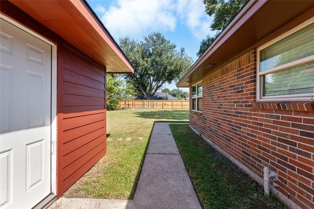 2117 Whatley Drive, Deer Park, TX 77536