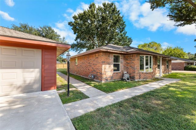 2117 Whatley Drive, Deer Park, TX 77536