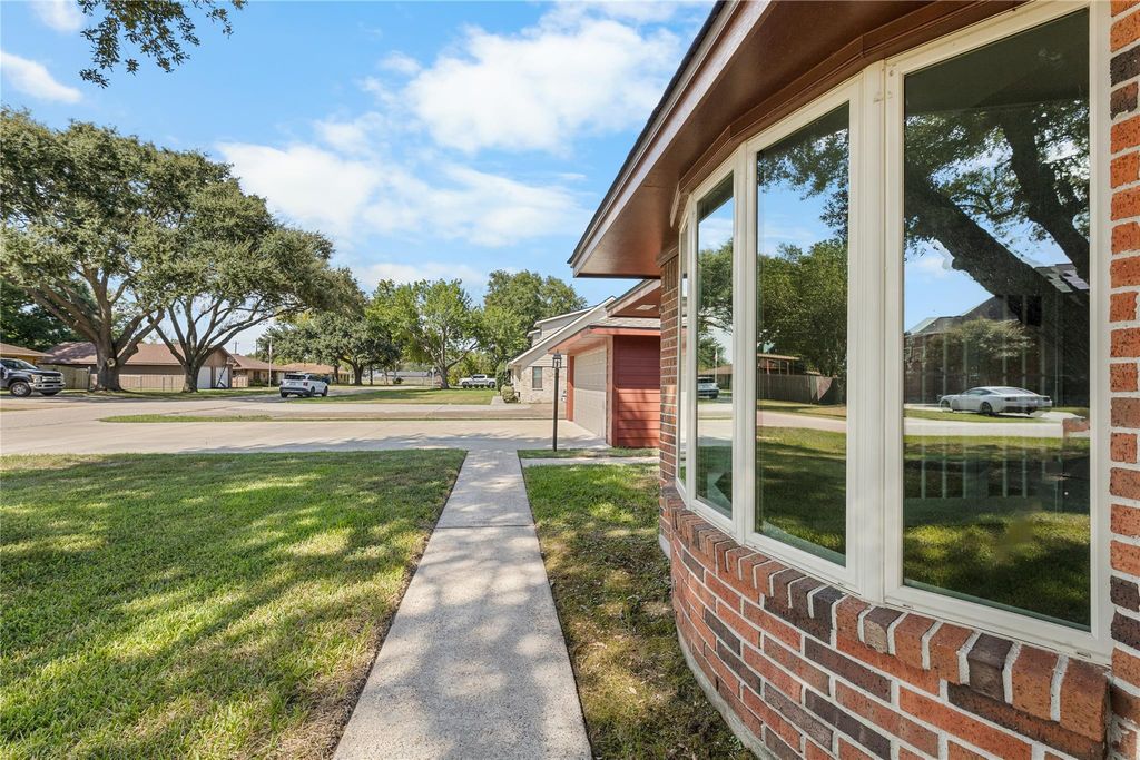 2117 Whatley Drive, Deer Park, TX 77536