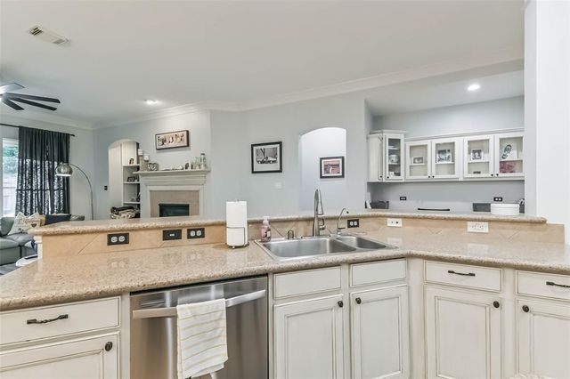 67 W Frontera Circle, Spring, TX 77382