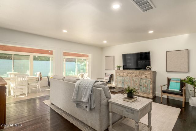 1935 E COOLIDGE Street, Phoenix, AZ 85016