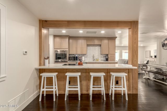 1935 E COOLIDGE Street, Phoenix, AZ 85016