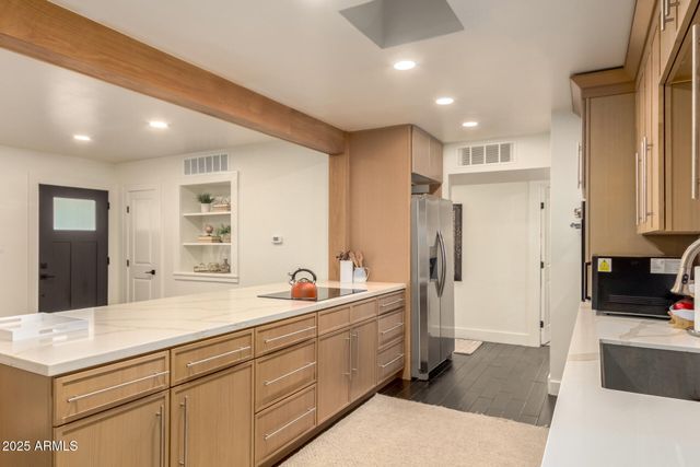 1935 E COOLIDGE Street, Phoenix, AZ 85016