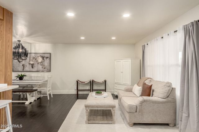 1935 E COOLIDGE Street, Phoenix, AZ 85016