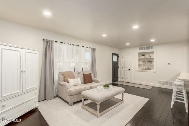 1935 E COOLIDGE Street, Phoenix, AZ 85016