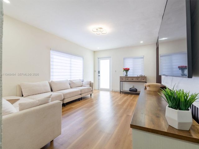 201 E 44th St, Hialeah, FL 33013