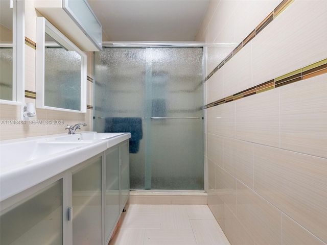 201 E 44th St, Hialeah, FL 33013