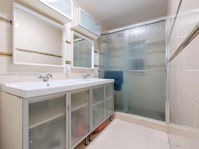 201 E 44th St, Hialeah, FL 33013