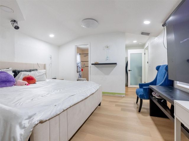 201 E 44th St, Hialeah, FL 33013