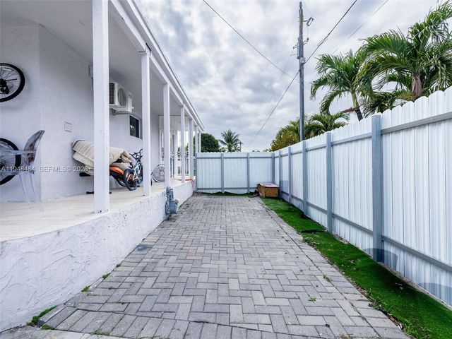 201 E 44th St, Hialeah, FL 33013