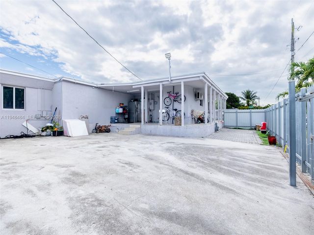 201 E 44th St, Hialeah, FL 33013