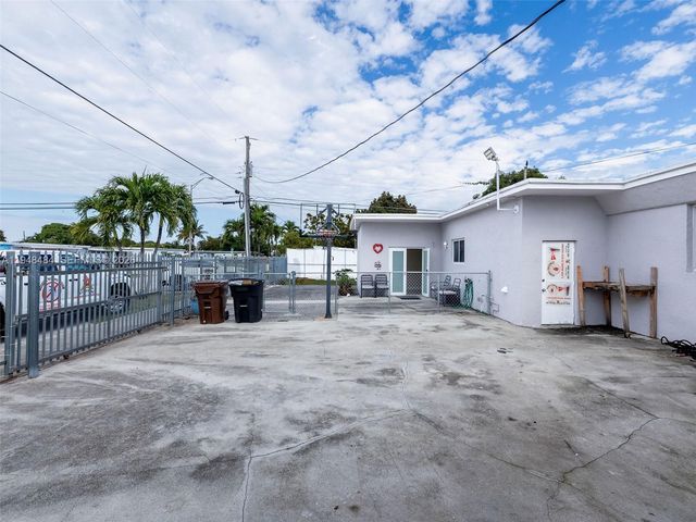 201 E 44th St, Hialeah, FL 33013