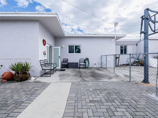 201 E 44th St, Hialeah, FL 33013