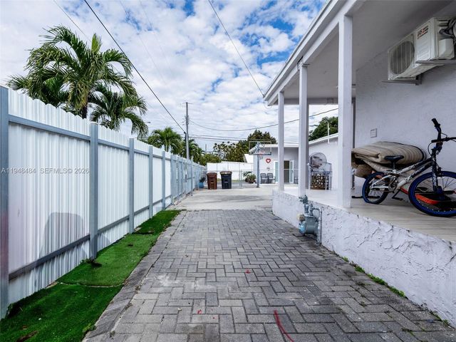 201 E 44th St, Hialeah, FL 33013