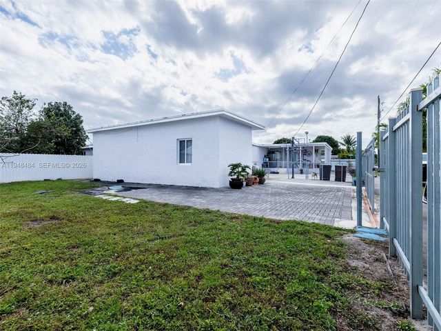 201 E 44th St, Hialeah, FL 33013