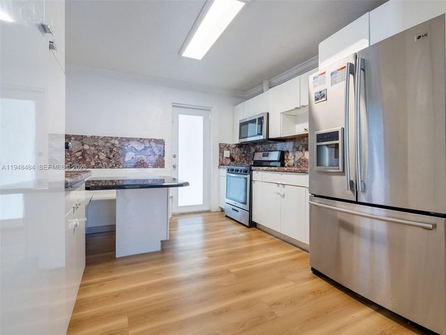 201 E 44th St, Hialeah, FL 33013