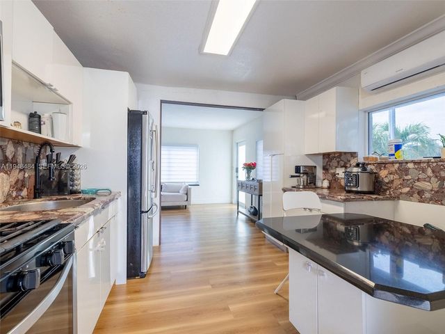 201 E 44th St, Hialeah, FL 33013