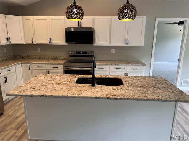 705 McIntosh Court, Hannibal, MO 63401