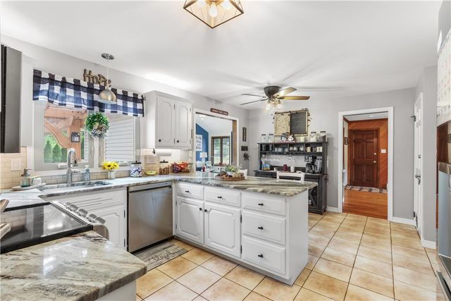 4775 White Oak Circle, Lower Macungie Twp, PA 18049