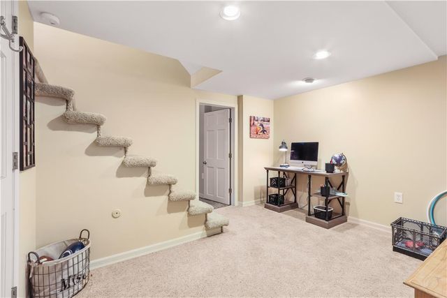 4775 White Oak Circle, Lower Macungie Twp, PA 18049