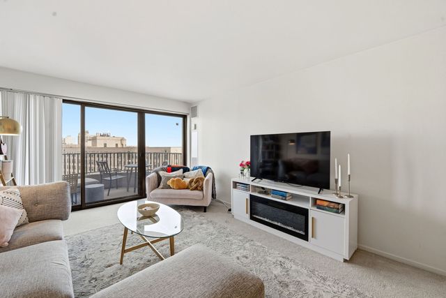 2020 N Lincoln Park W 19C, Chicago, IL 60614