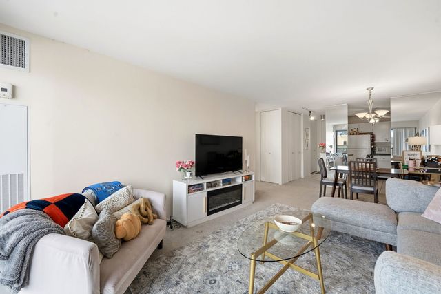 2020 N Lincoln Park W 19C, Chicago, IL 60614