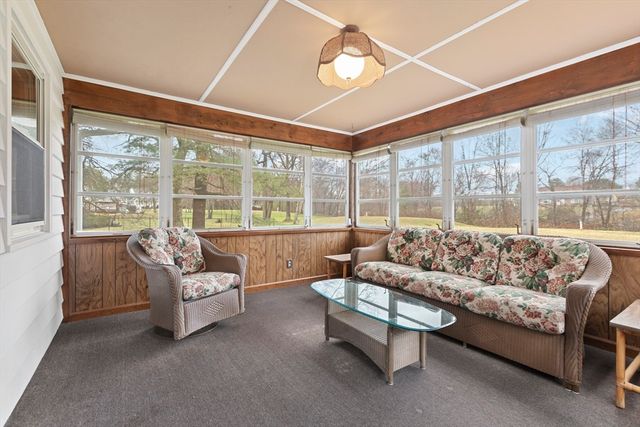 6 Myrtle St, Mendon, MA 01756