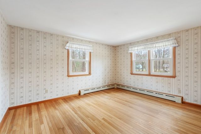 6 Myrtle St, Mendon, MA 01756