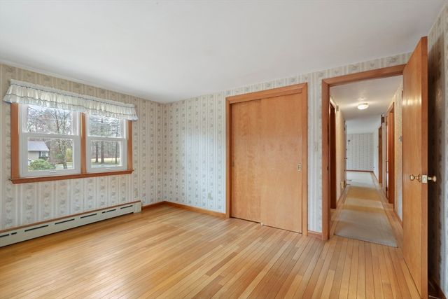 6 Myrtle St, Mendon, MA 01756