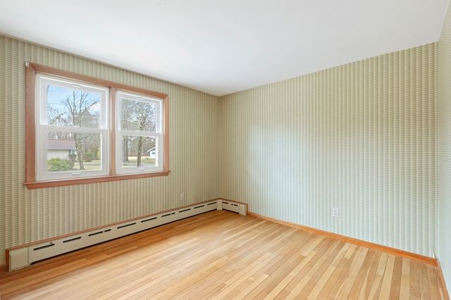 6 Myrtle St, Mendon, MA 01756