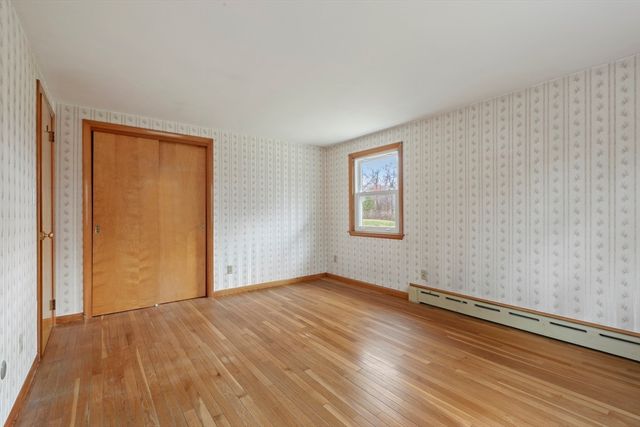 6 Myrtle St, Mendon, MA 01756