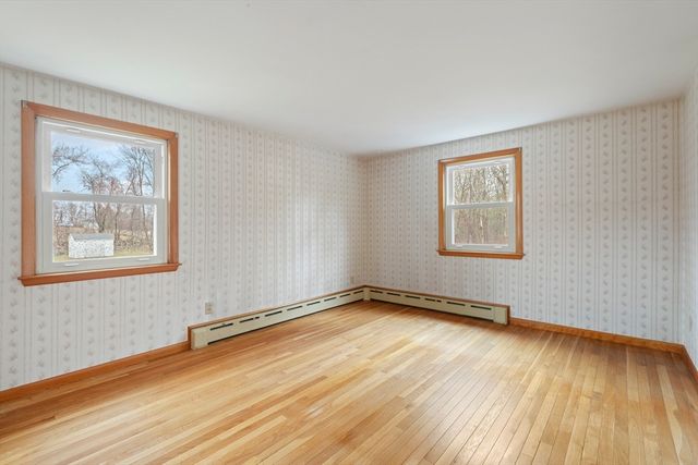 6 Myrtle St, Mendon, MA 01756