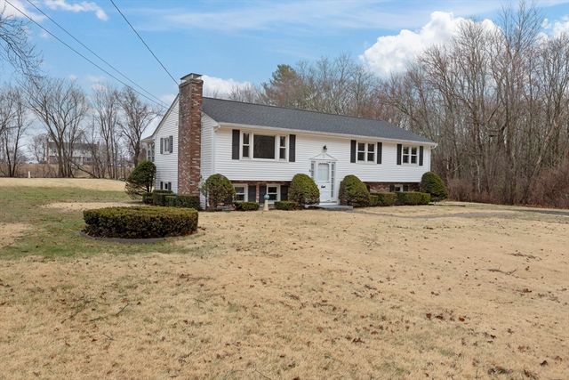 6 Myrtle St, Mendon, MA 01756