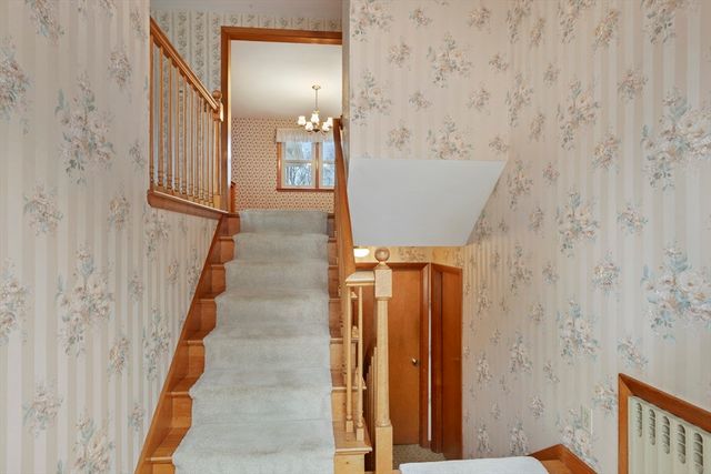 6 Myrtle St, Mendon, MA 01756