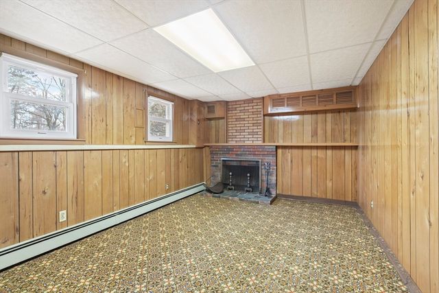 6 Myrtle St, Mendon, MA 01756