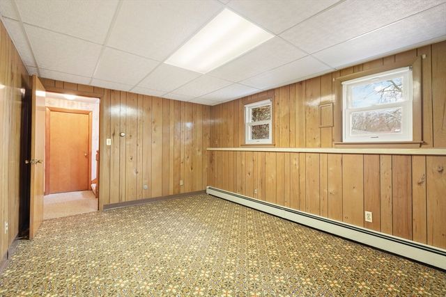 6 Myrtle St, Mendon, MA 01756