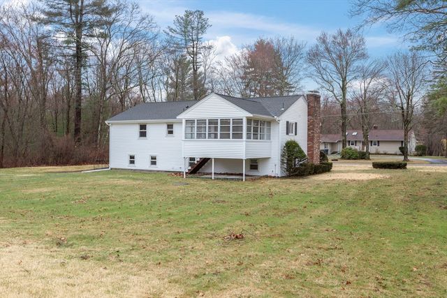 6 Myrtle St, Mendon, MA 01756