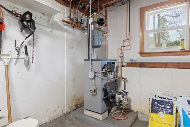 6 Myrtle St, Mendon, MA 01756