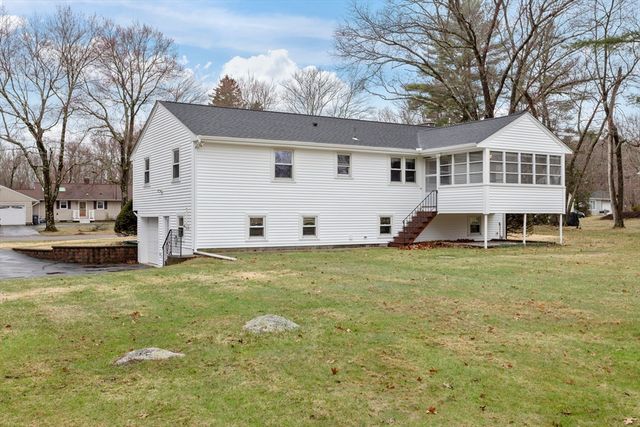 6 Myrtle St, Mendon, MA 01756