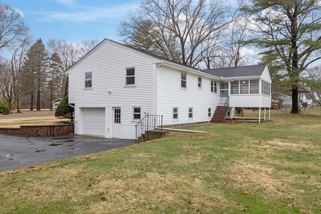 6 Myrtle St, Mendon, MA 01756