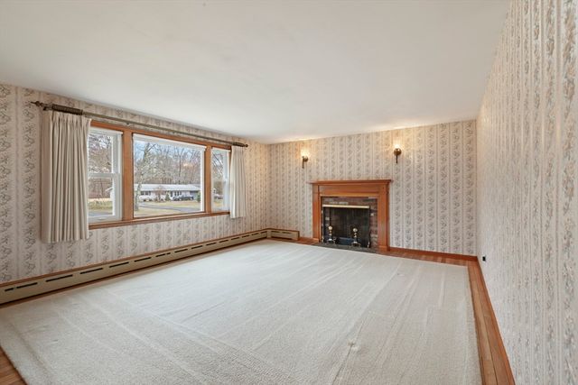 6 Myrtle St, Mendon, MA 01756