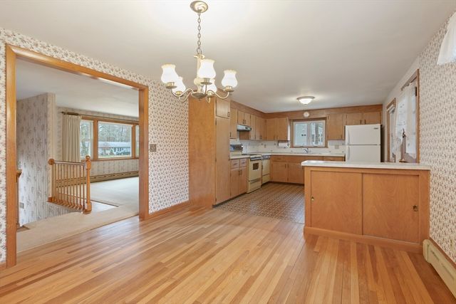 6 Myrtle St, Mendon, MA 01756