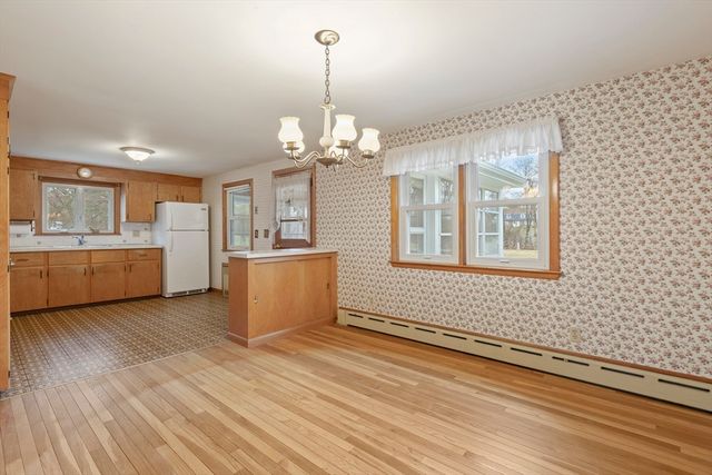 6 Myrtle St, Mendon, MA 01756